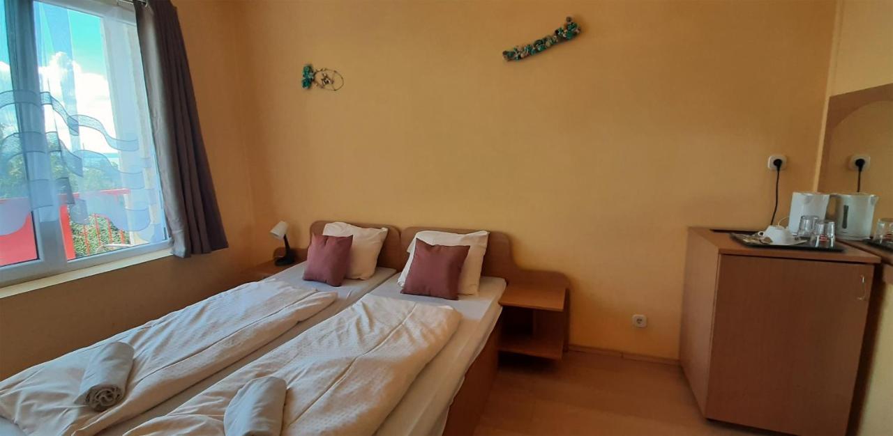 Manuela Ifjusagi Hotel Балатонфюред Экстерьер фото